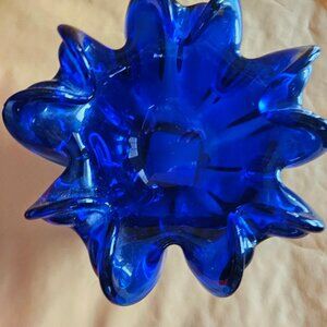 Beautiful vintage cobalt blue glass ashtray bowl ruffled or "handkerchief" top